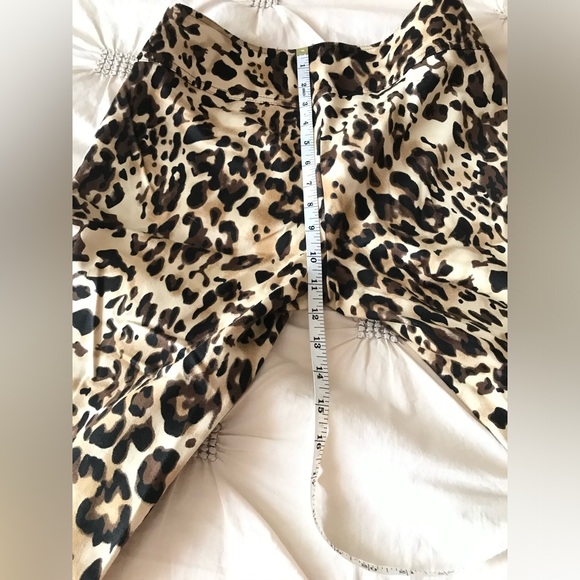 Cache leopard print shorts in great condition sz 2. Stretchy. - Picture 11 of 14